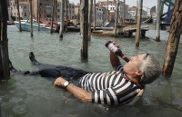 Гондольеры Венеции замечены в употреблении алкоголя и наркотиков