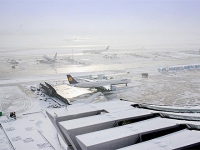 Работу московских аэропортов усложнил ледяной дождь