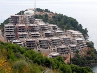 Популярный черногорский пляж был полностью обновлен