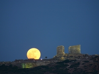 Греция приглашает посетить свои достопримечательности при свете луны