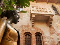 Туристы испортили бронзовую статую Джульетты 
