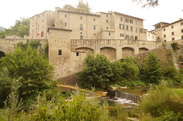 Old-City-in-Toscana-Mountains