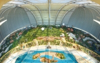 Тропический курорт в ангаре